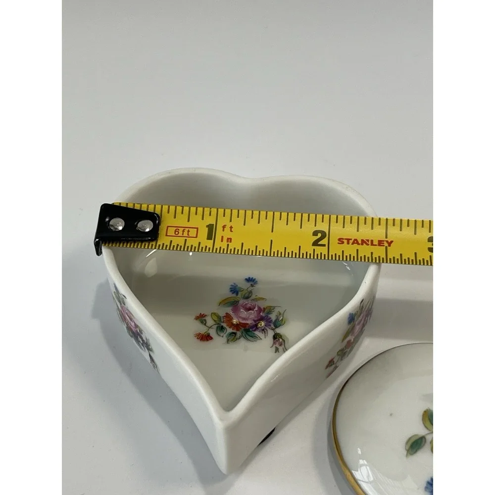 Limoges Castel France White Porcelain Floral Trinket Box Gold Trim‎ ~ Vintage~